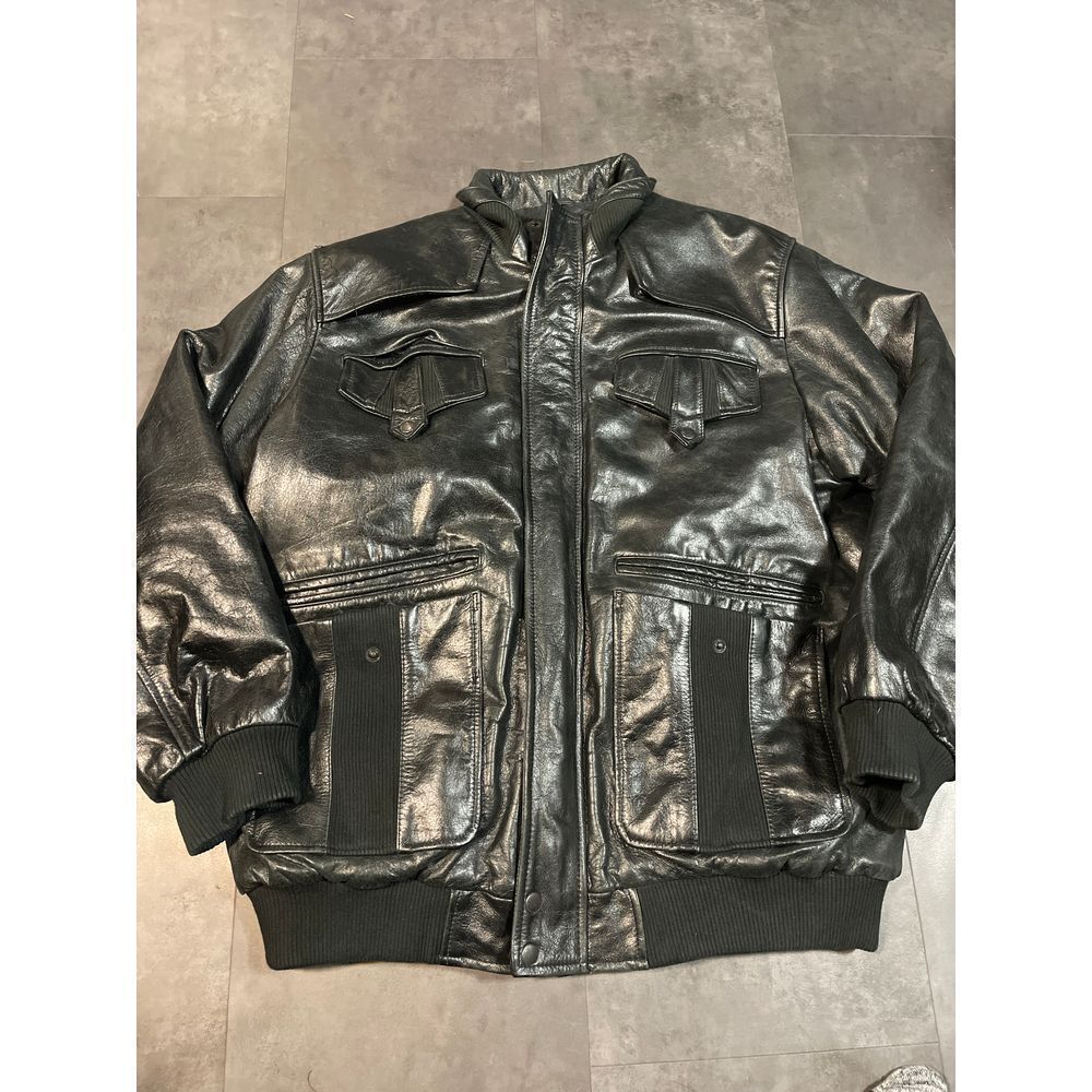Vintage-Style Black Leather Bomber Jacket with Multiple Pockets Bin-D